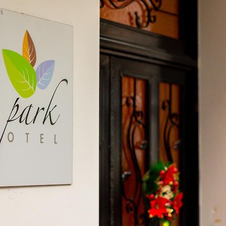 טביליסי V Park Hotel מראה חיצוני תמונה